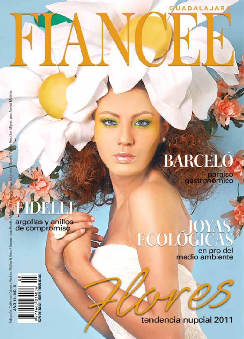  featured on the Fiancee Bodas Digital cover from May 2011
