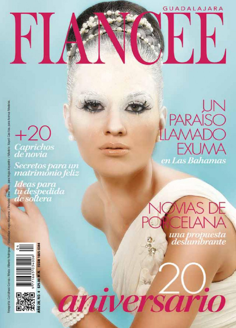  featured on the Fiancee Bodas Digital cover from April 2012