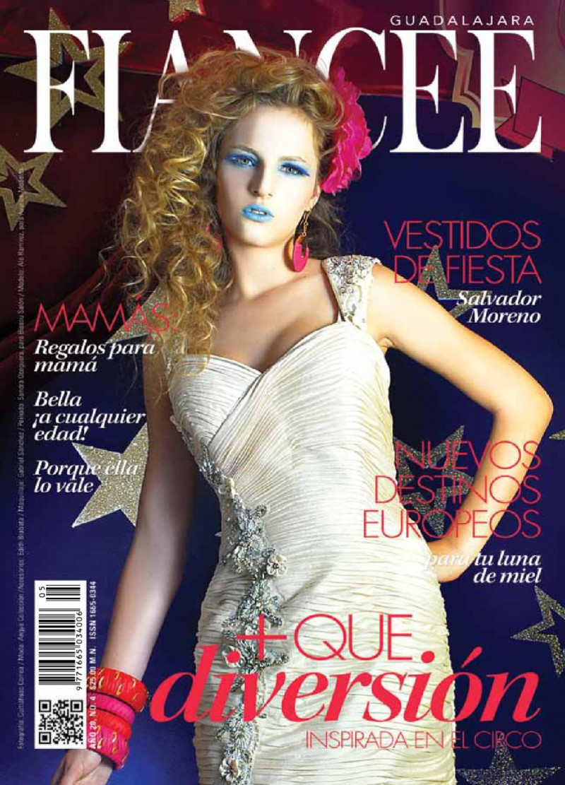 Ale Ramirez featured on the Fiancee Bodas Digital cover from May 2012