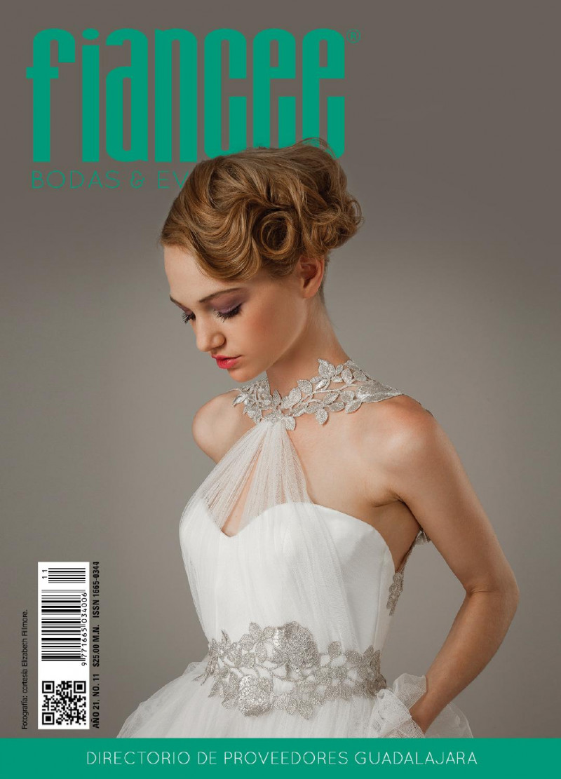  featured on the Fiancee Bodas Digital cover from November 2013