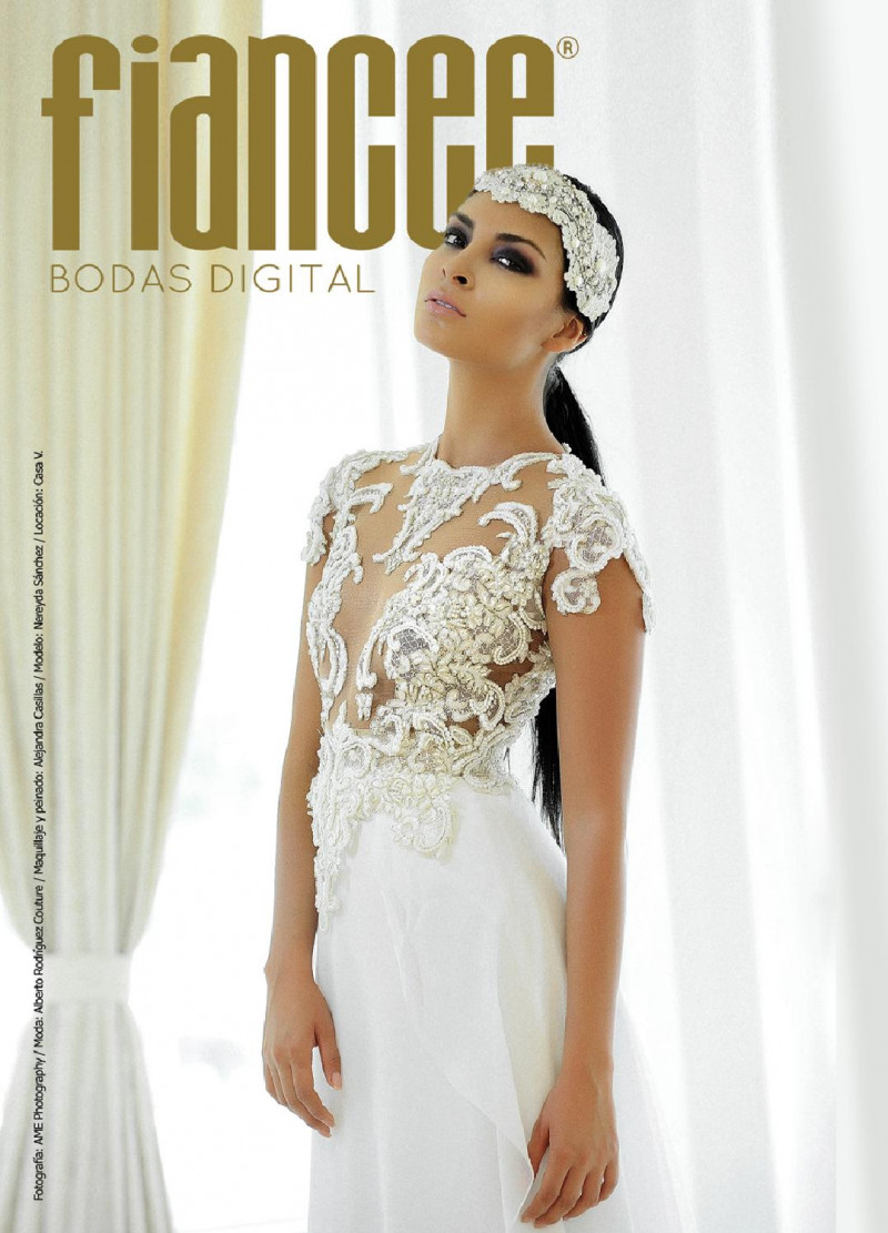 Nereyda Sanchez featured on the Fiancee Bodas Digital cover from January 2014