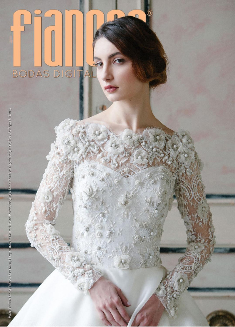  featured on the Fiancee Bodas Digital cover from October 2014