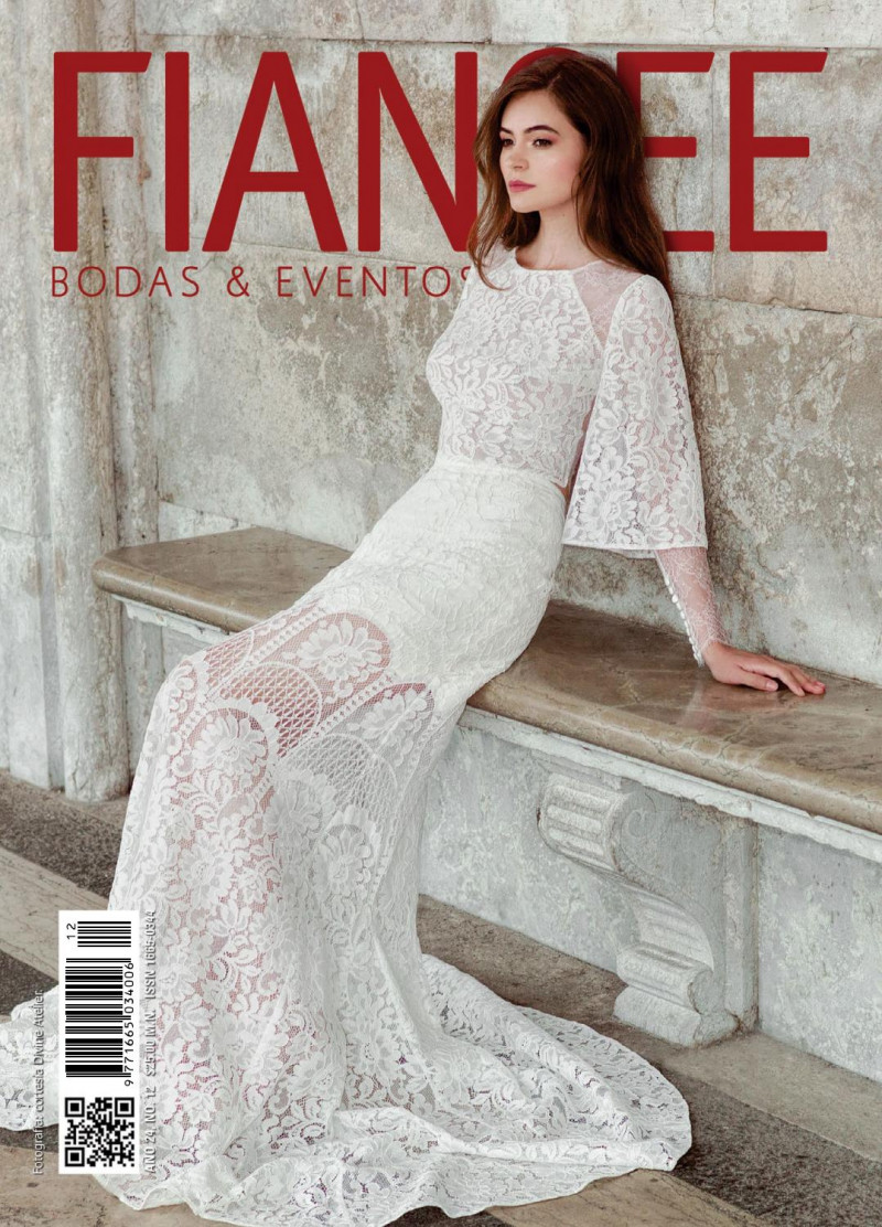  featured on the Fiancee Bodas Digital cover from December 2016