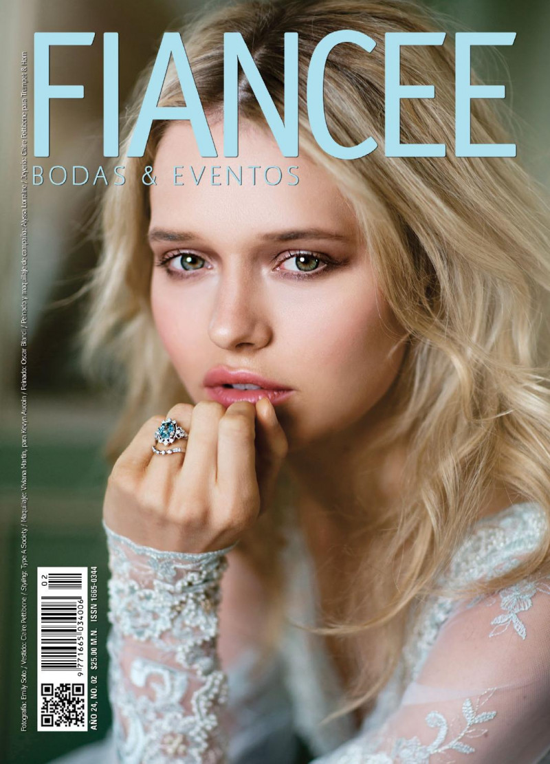  featured on the Fiancee Bodas Digital cover from February 2016