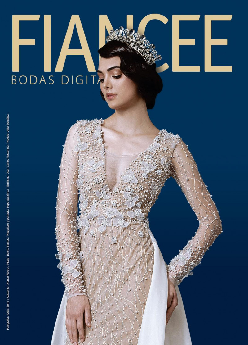 Allie Gonzalez featured on the Fiancee Bodas Digital cover from January 2016