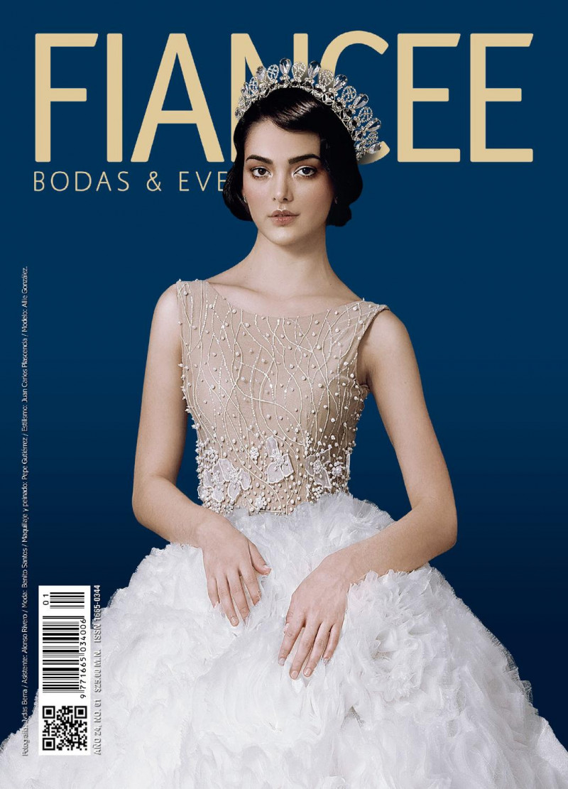 Allie Gonzalez featured on the Fiancee Bodas Digital cover from January 2016