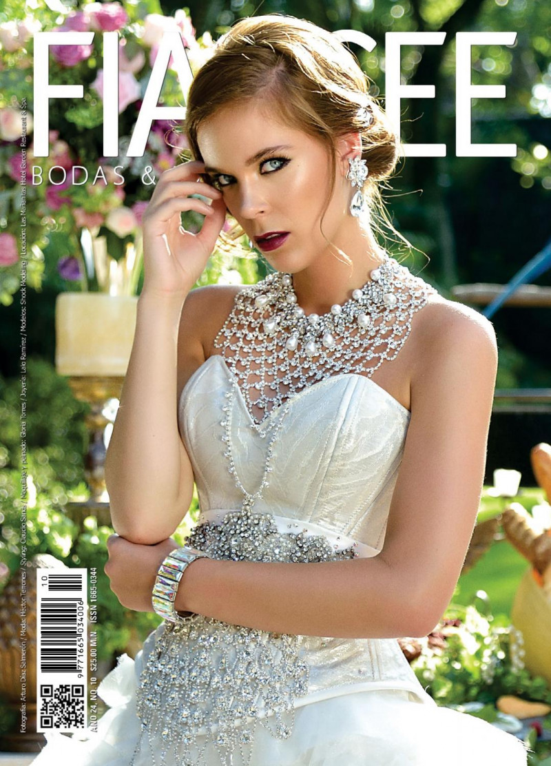  featured on the Fiancee Bodas Digital cover from October 2016