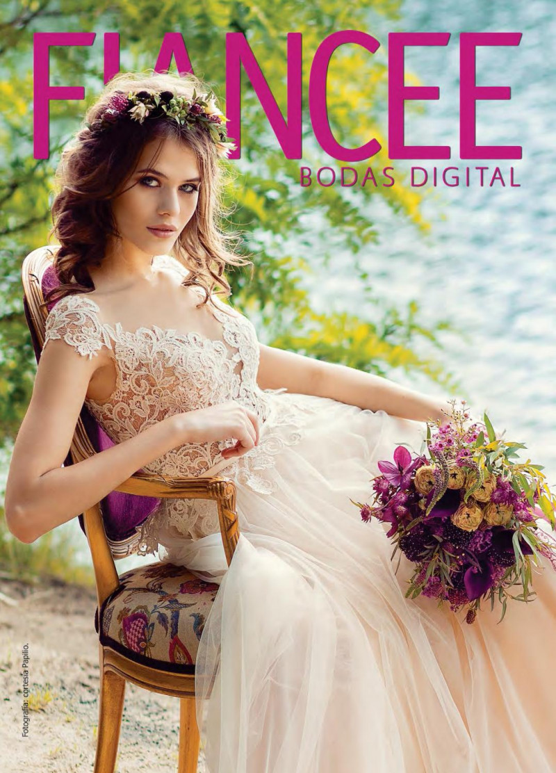  featured on the Fiancee Bodas Digital cover from May 2017