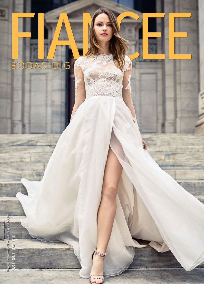 featured on the Fiancee Bodas Digital cover from May 2018