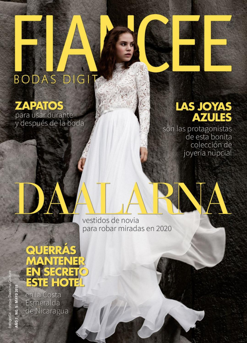  featured on the Fiancee Bodas Digital cover from May 2019
