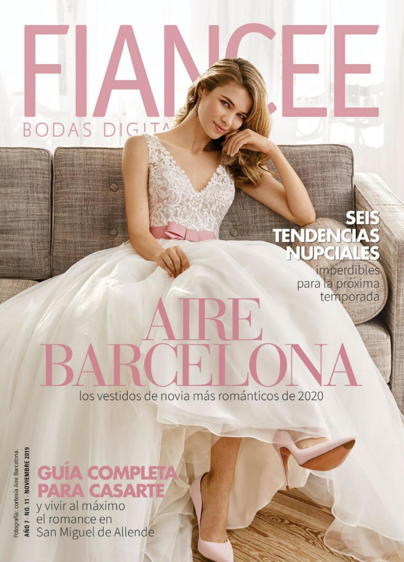  featured on the Fiancee Bodas Digital cover from November 2019