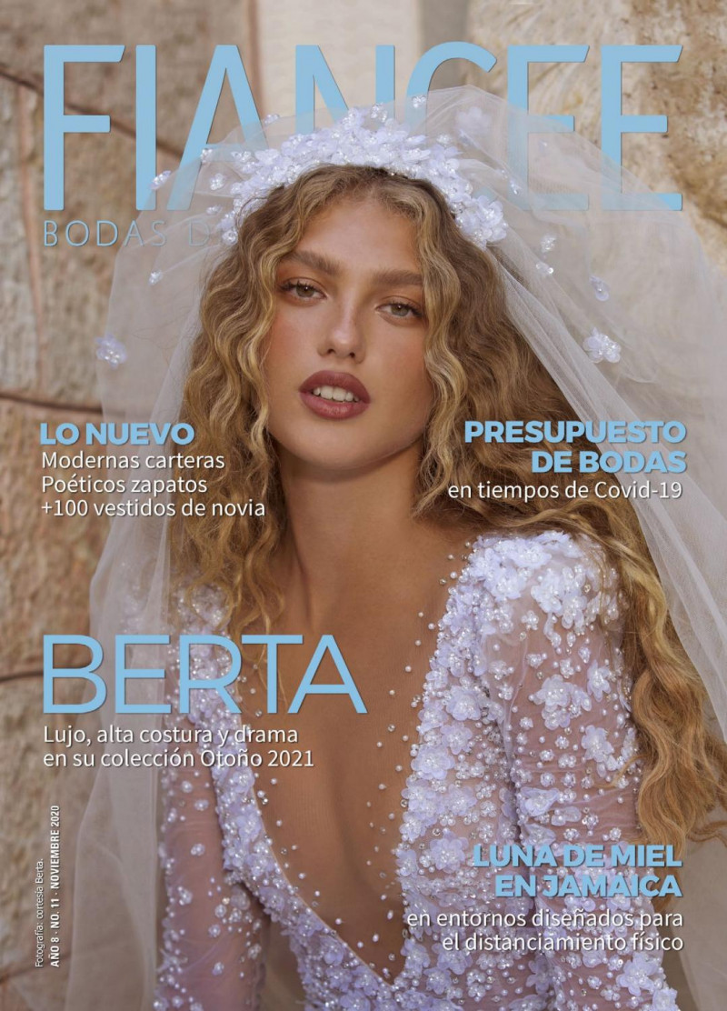  featured on the Fiancee Bodas Digital cover from November 2020