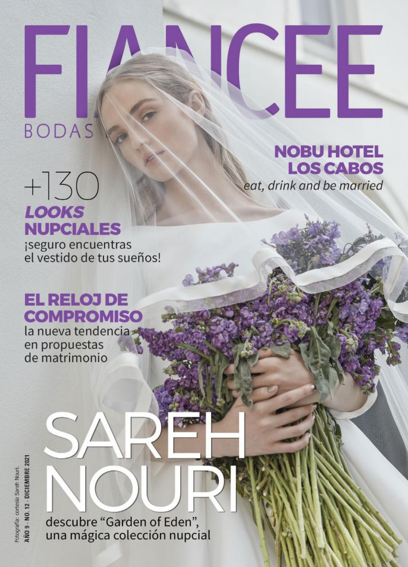  featured on the Fiancee Bodas Digital cover from December 2021