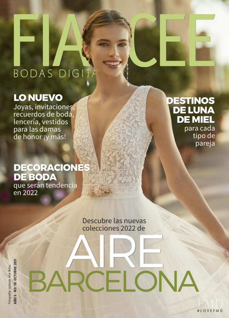  featured on the Fiancee Bodas Digital cover from October 2021