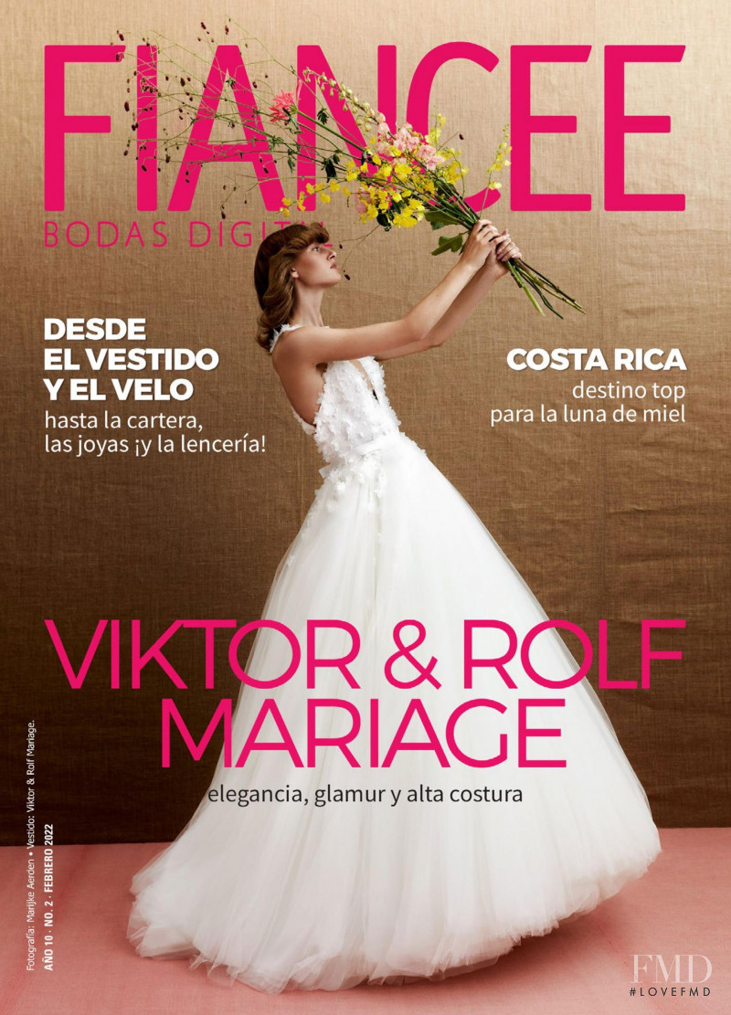  featured on the Fiancee Bodas Digital cover from February 2022