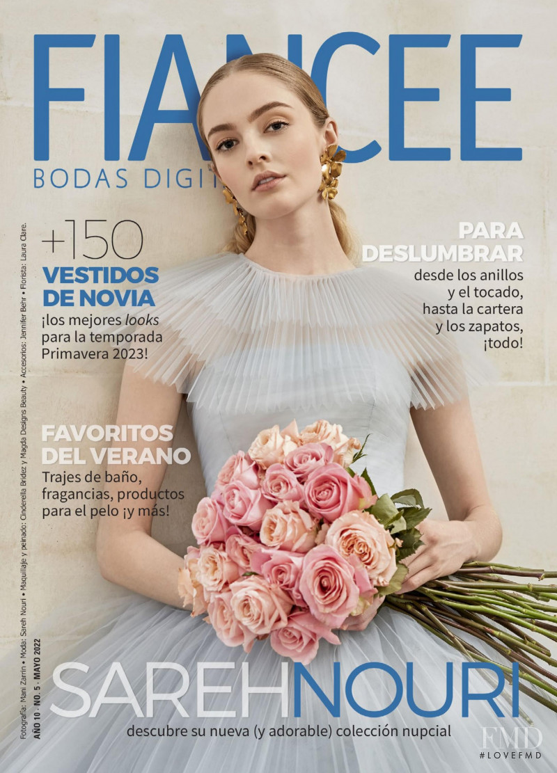  featured on the Fiancee Bodas Digital cover from May 2022