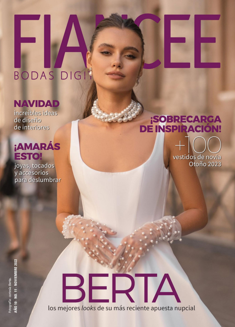  featured on the Fiancee Bodas Digital cover from November 2022