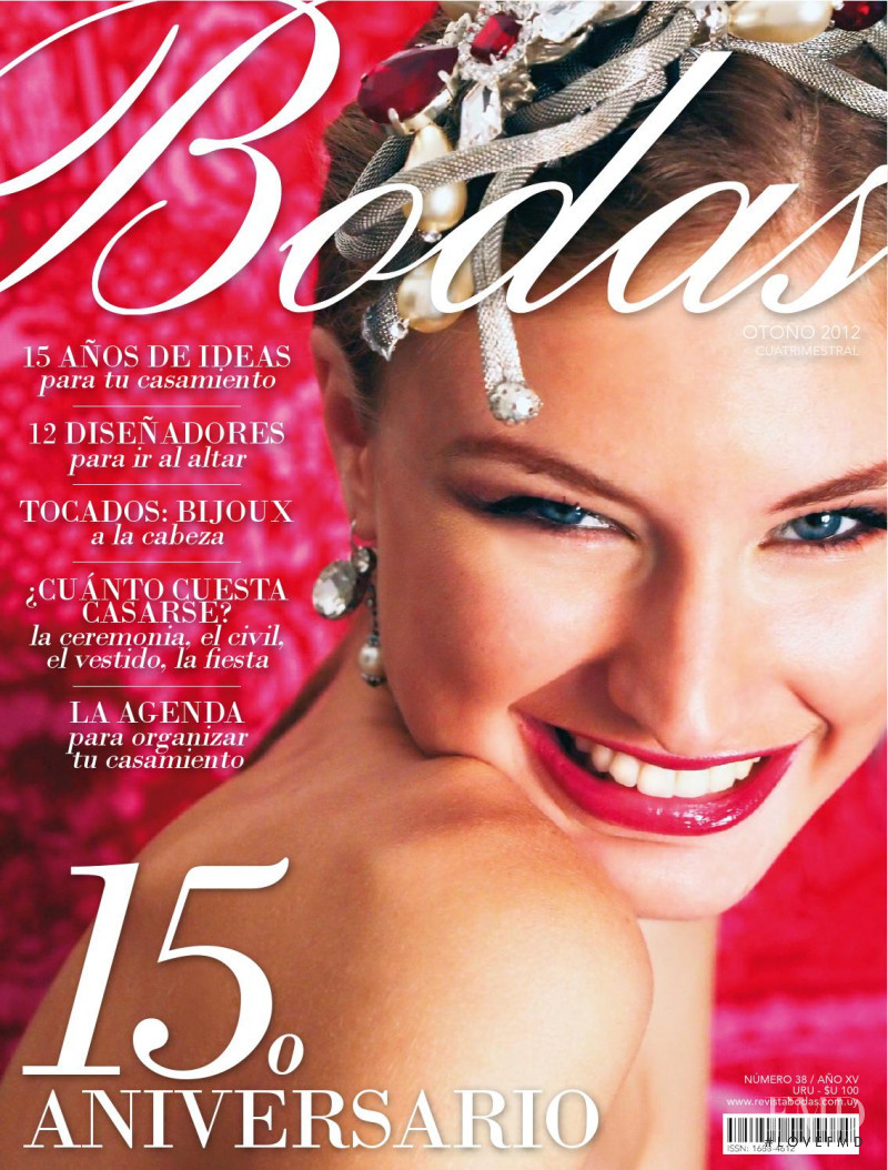 Karin Gallman featured on the Bodas Uruguay cover from September 2012