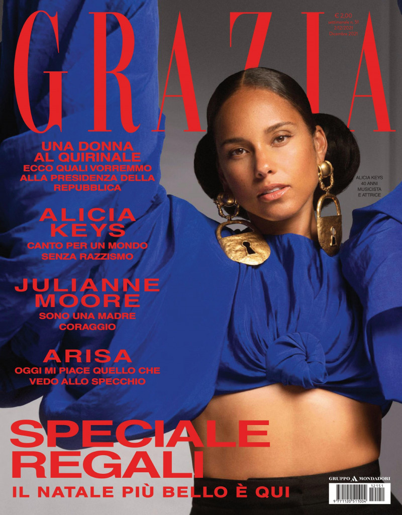  featured on the Grazia Italy cover from December 2021