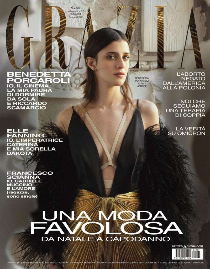 Benedetta Porcaroli featured on the Grazia Italy cover from December 2021