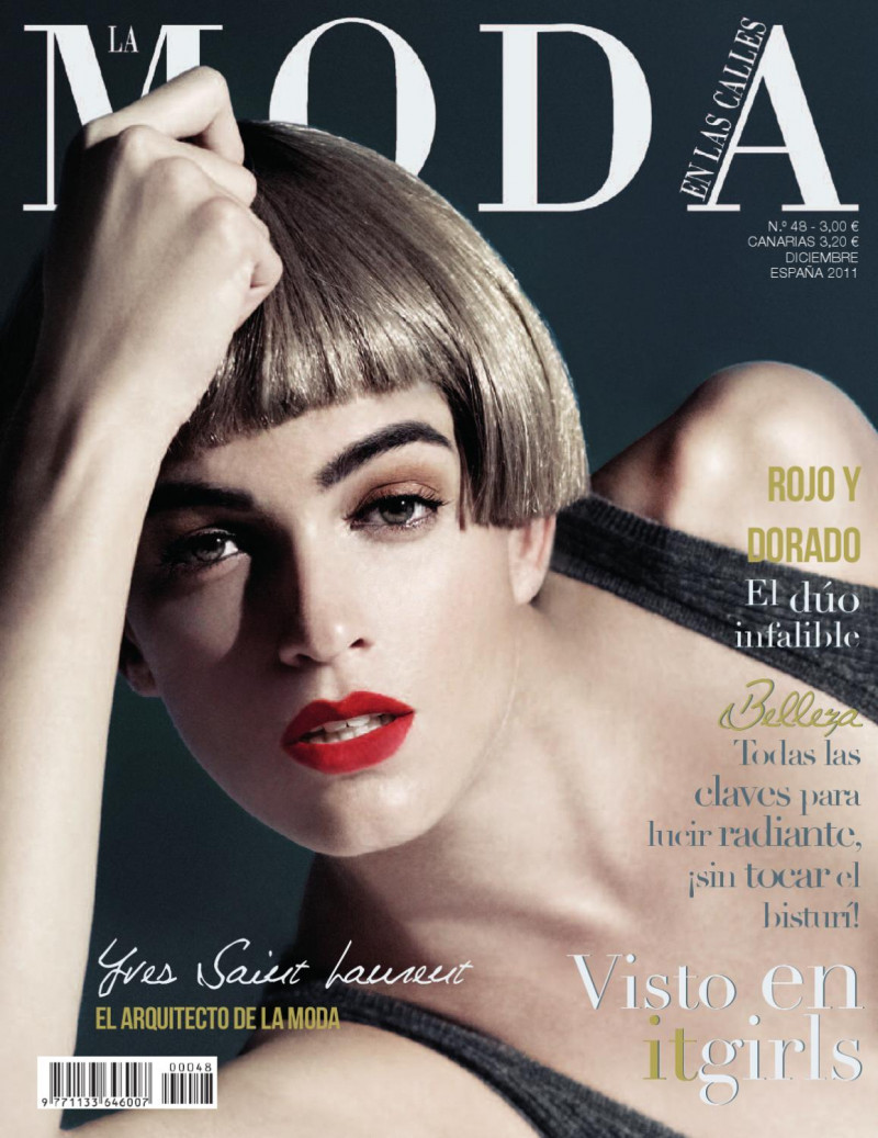 Laura Morales featured on the La Moda en las Calles cover from December 2011