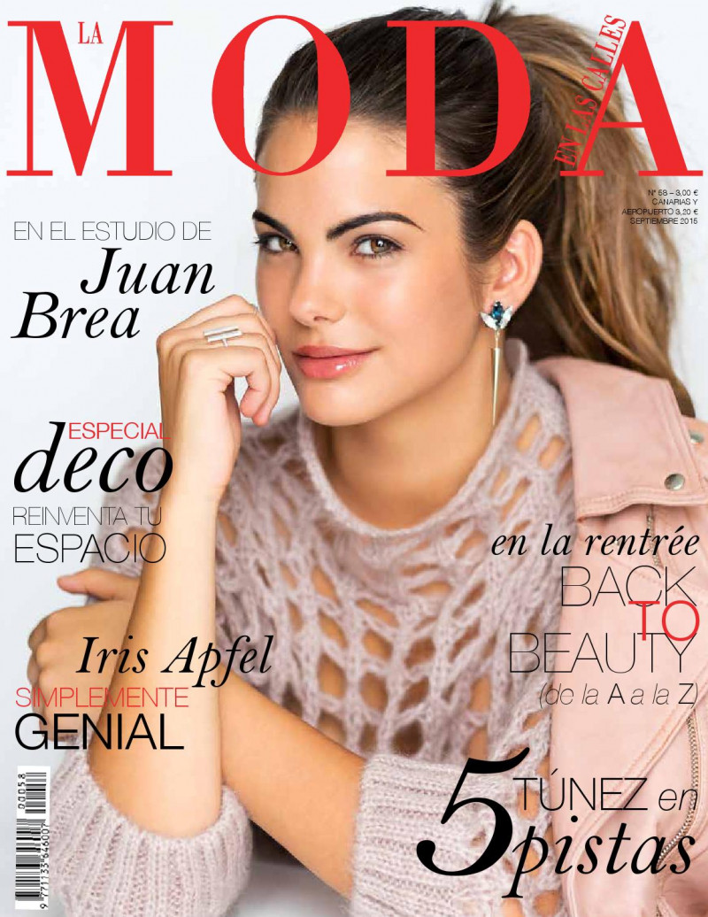 Carmen Navarro featured on the La Moda en las Calles cover from September 2015