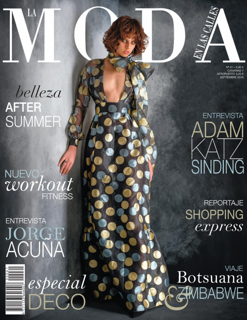 Yasmina Paiman featured on the La Moda en las Calles cover from September 2016