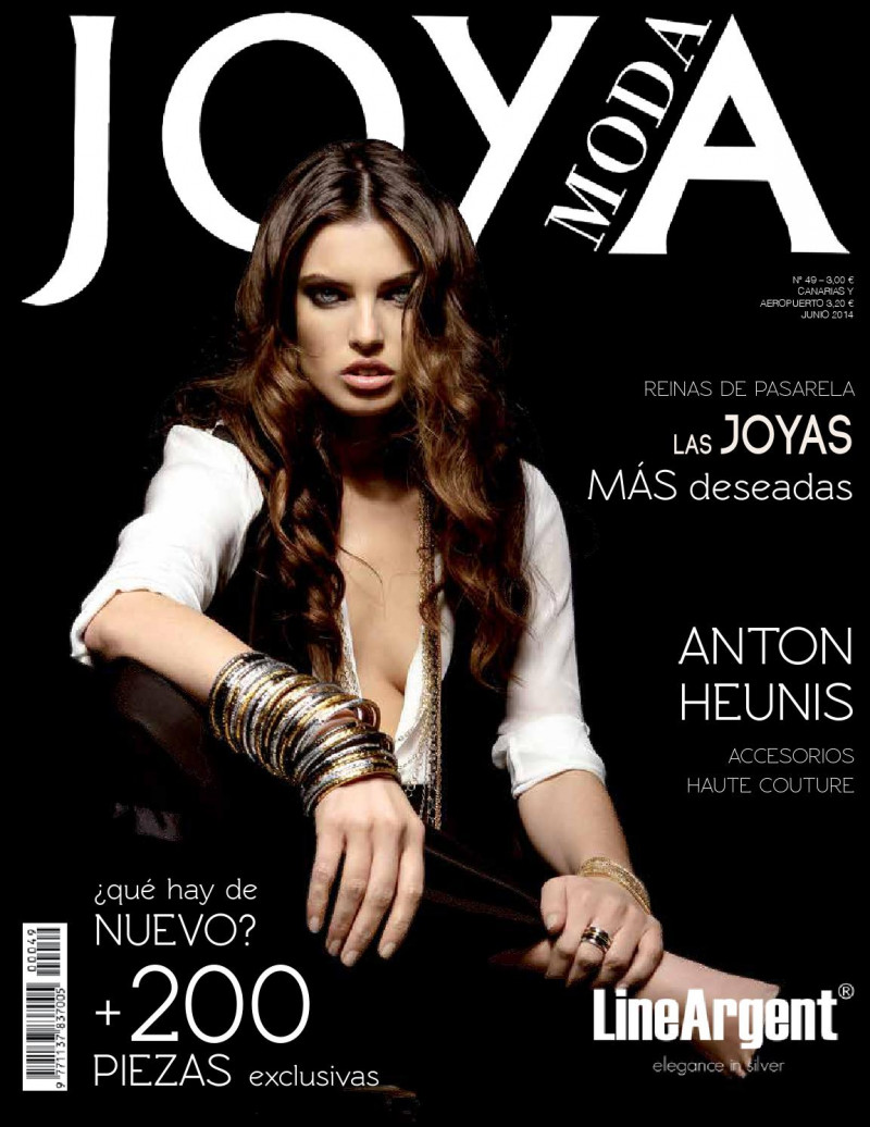  featured on the Joya Moda cover from June 2014