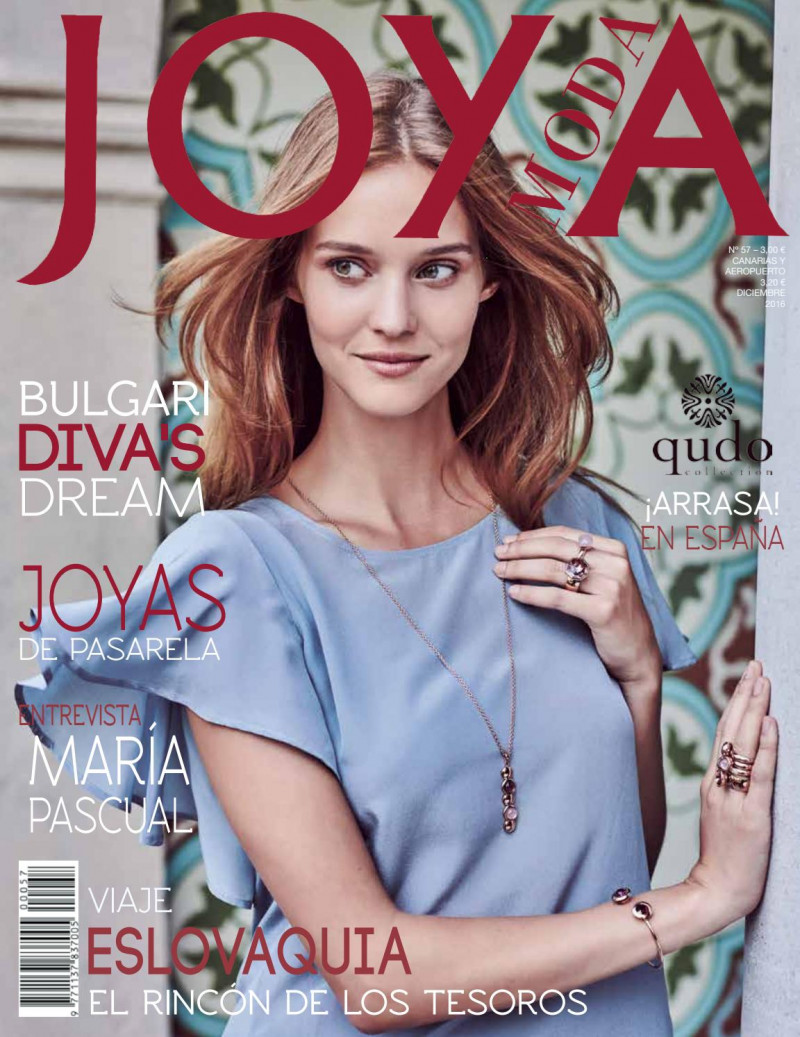  featured on the Joya Moda cover from December 2016