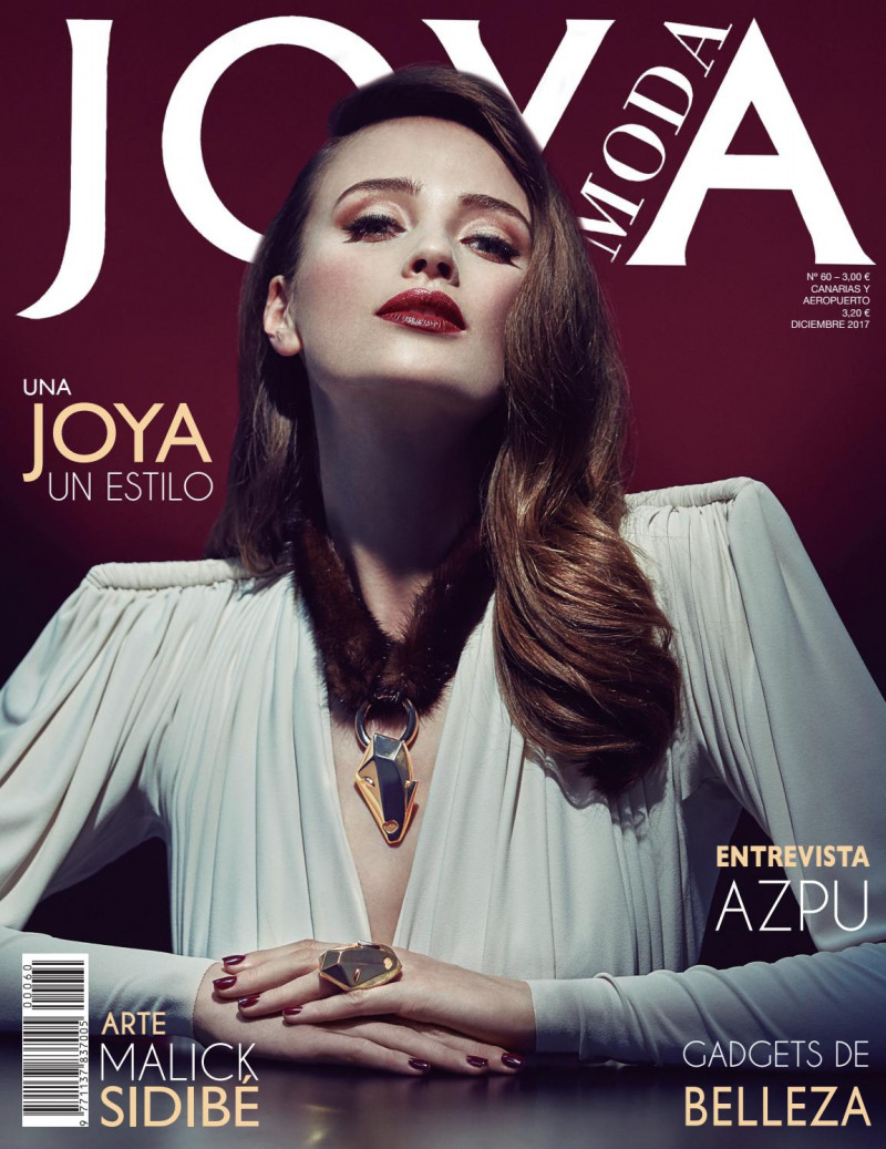  featured on the Joya Moda cover from December 2017