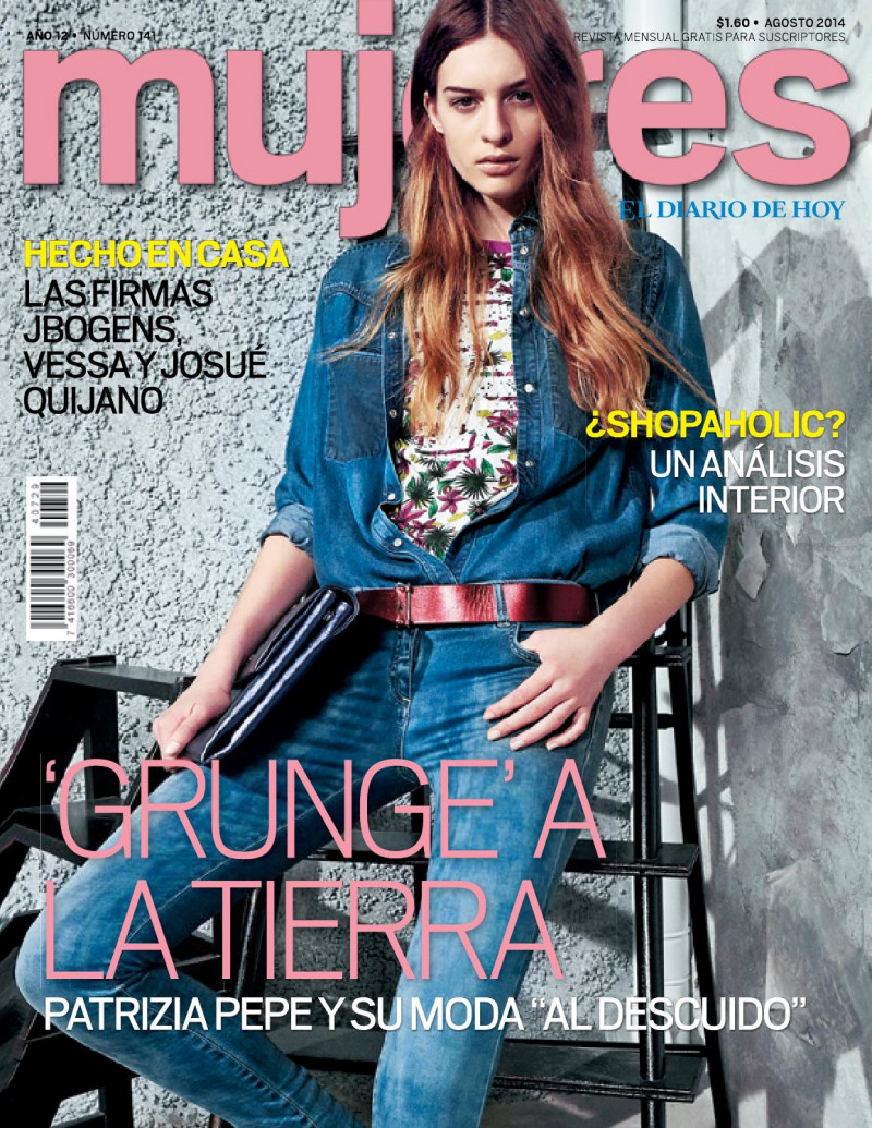  featured on the Mujeres cover from August 2014