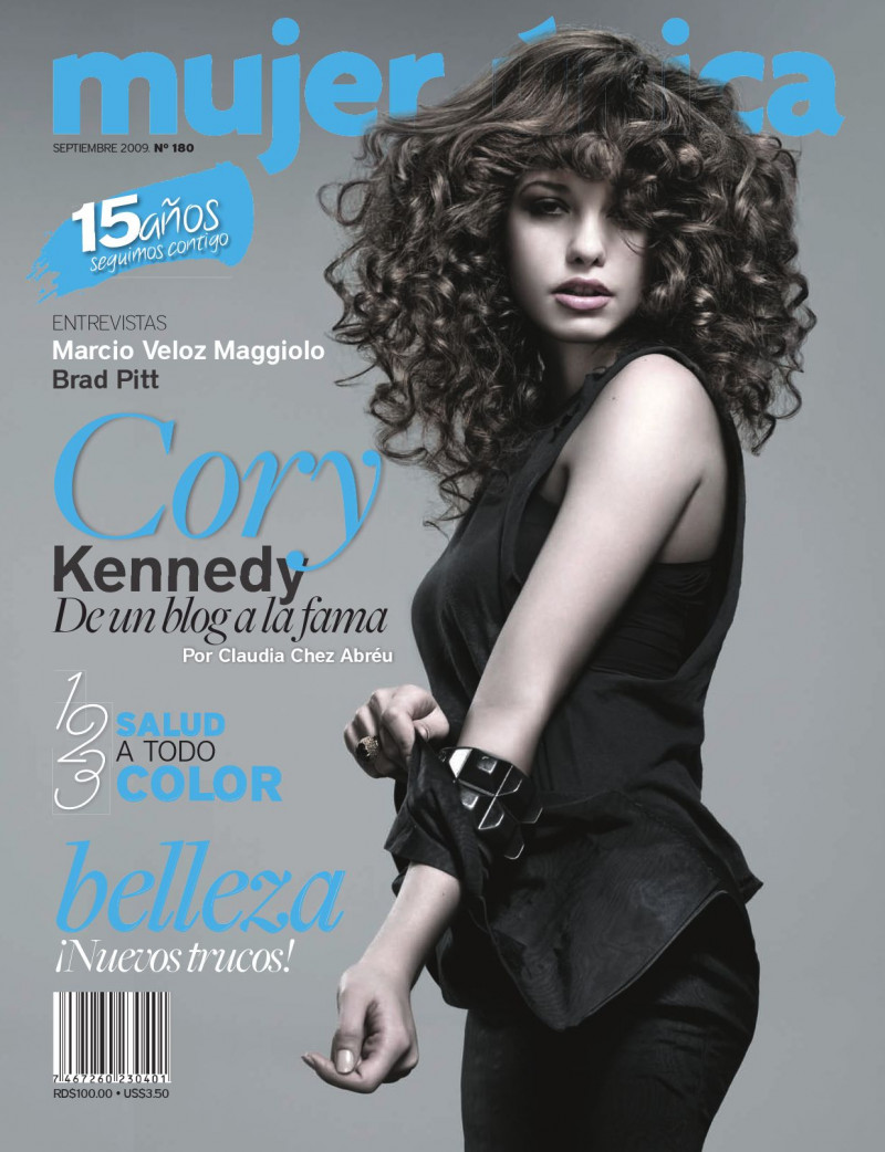 Cory Kennedy featured on the Mujer Unica cover from September 2009