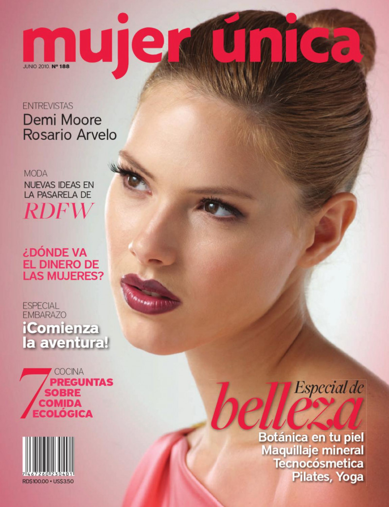 Lucia Piniella featured on the Mujer Unica cover from June 2010