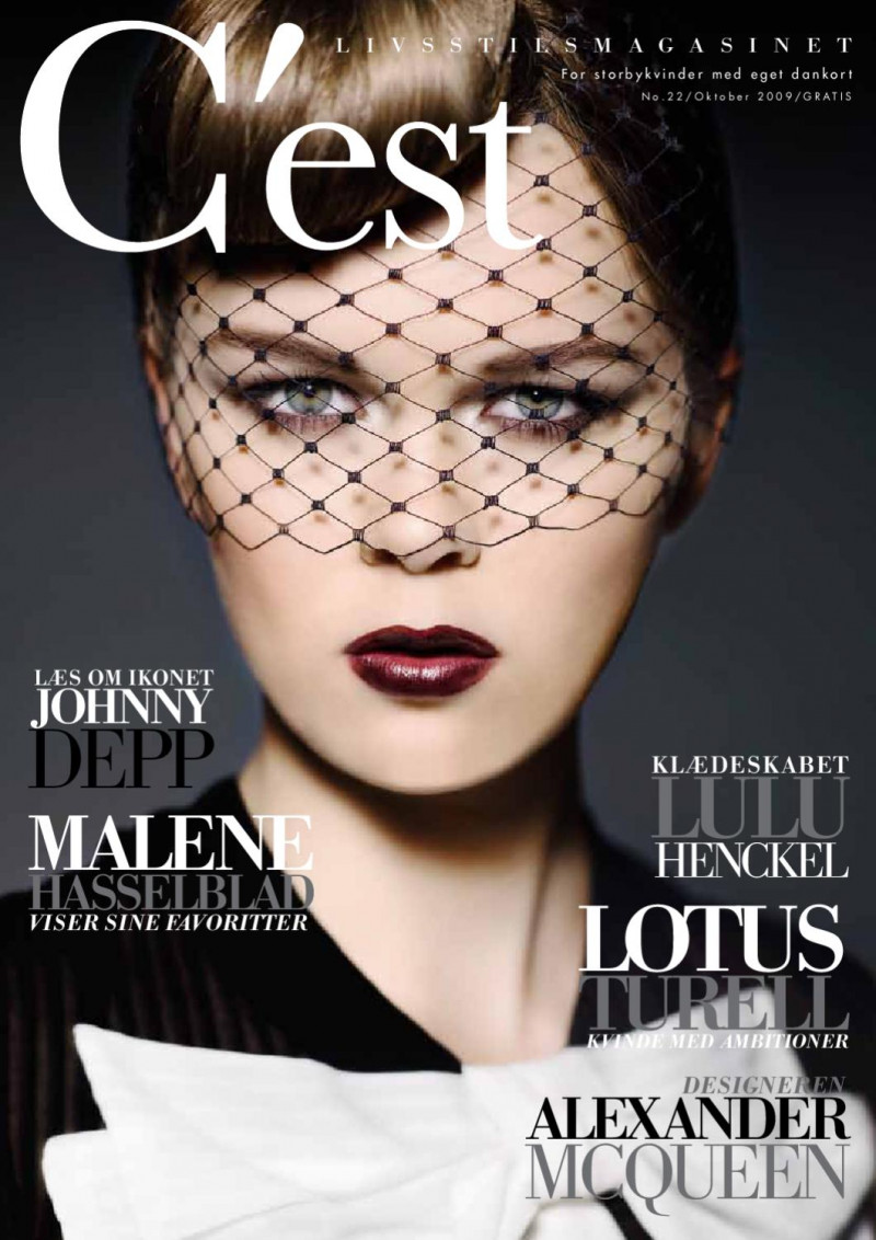  featured on the C\'est Mode Magasinet cover from October 2009
