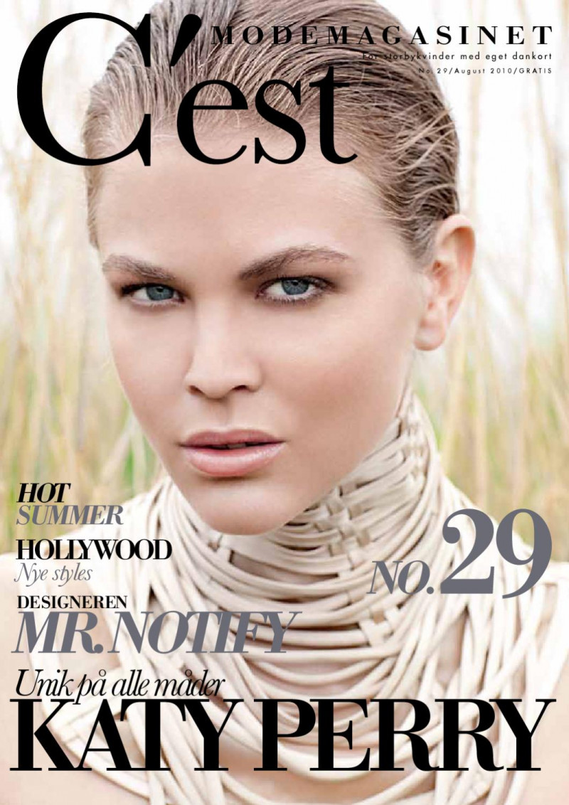  featured on the C\'est Mode Magasinet cover from August 2010