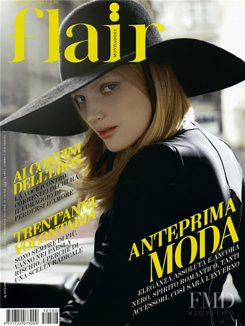 Guinevere van Seenus featured on the flair Italy cover from August 2005