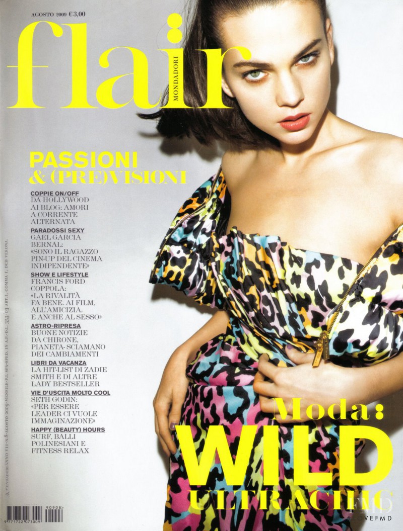 Alexandra Tomlinson featured on the flair Italy cover from August 2009