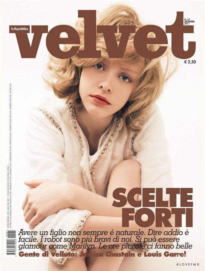 Mikaela Carlén featured on the Velvet Italy cover from December 2011