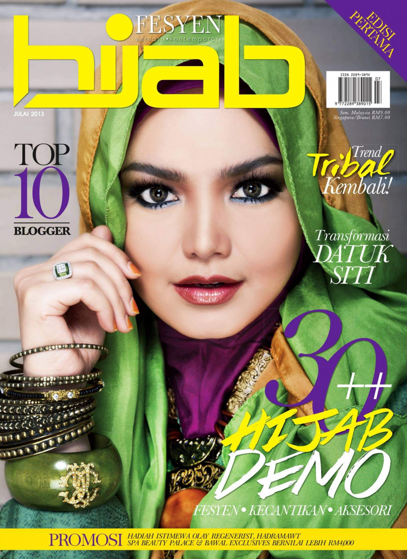  featured on the Hijab Fesyen cover from July 2013