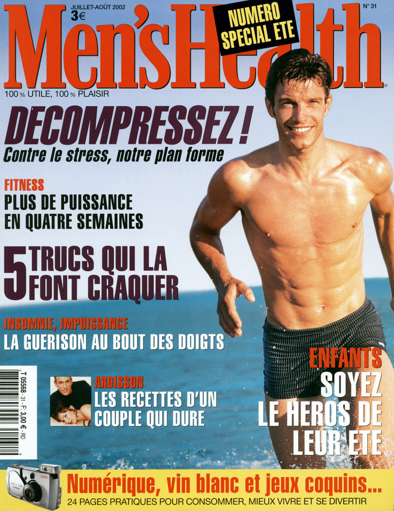  featured on the Men\'s Health France cover from July 2002