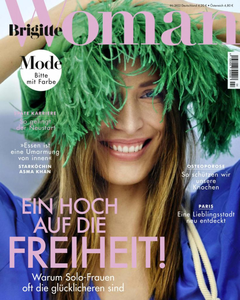 Linda Jeuring featured on the Brigitte Woman cover from April 2022