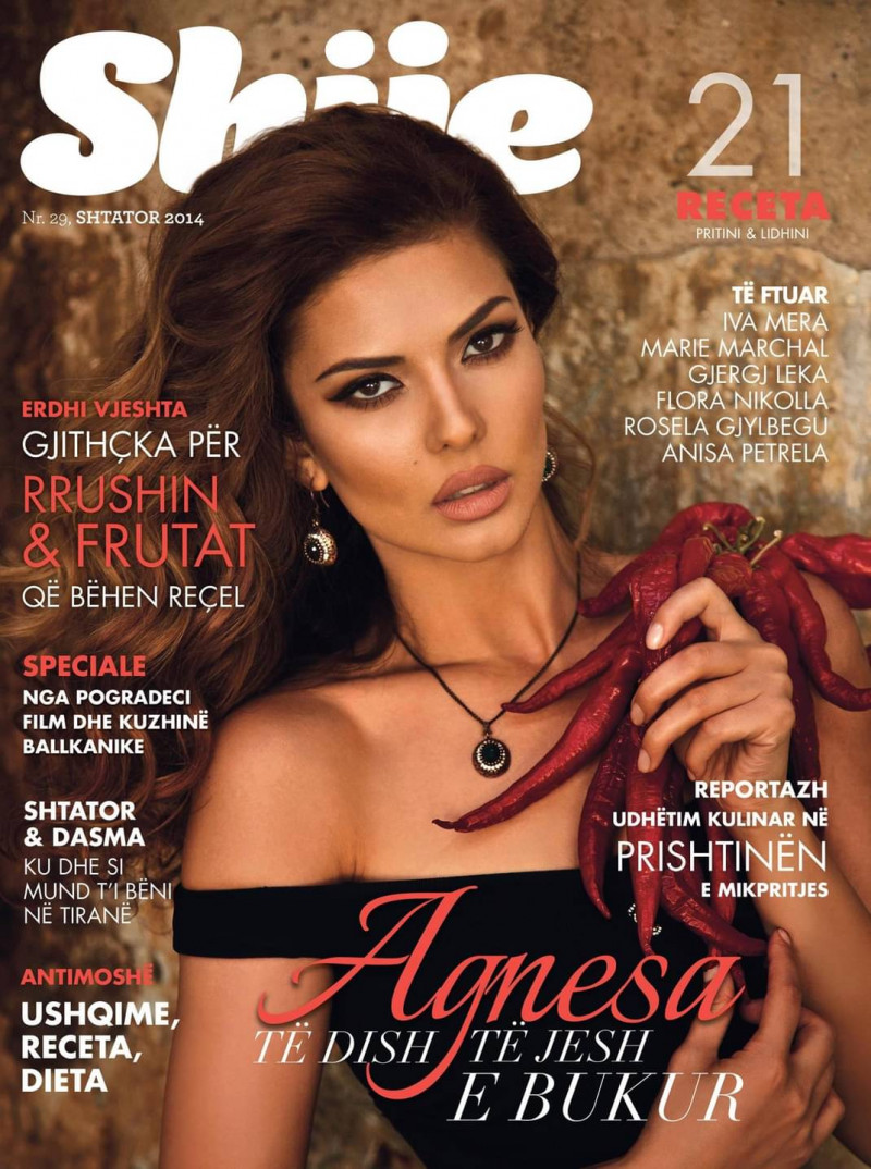 Agnesa Vuthaj featured on the Shije cover from September 2014