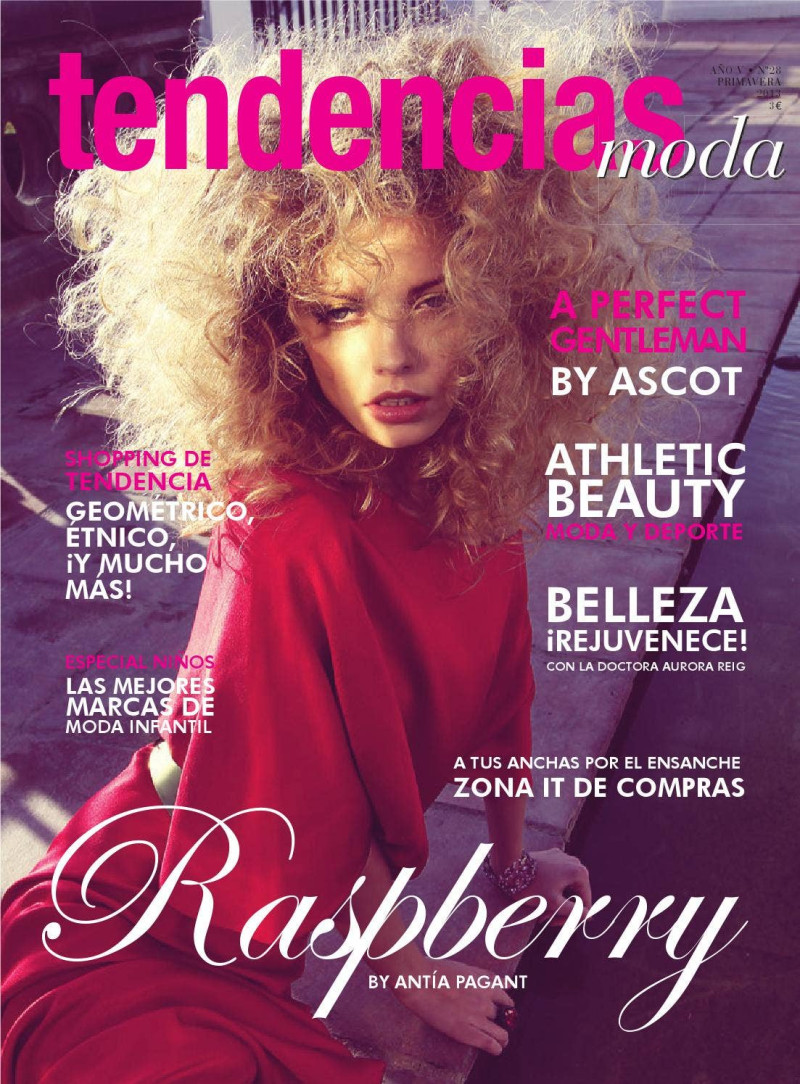  featured on the Tendencias Moda cover from September 2013