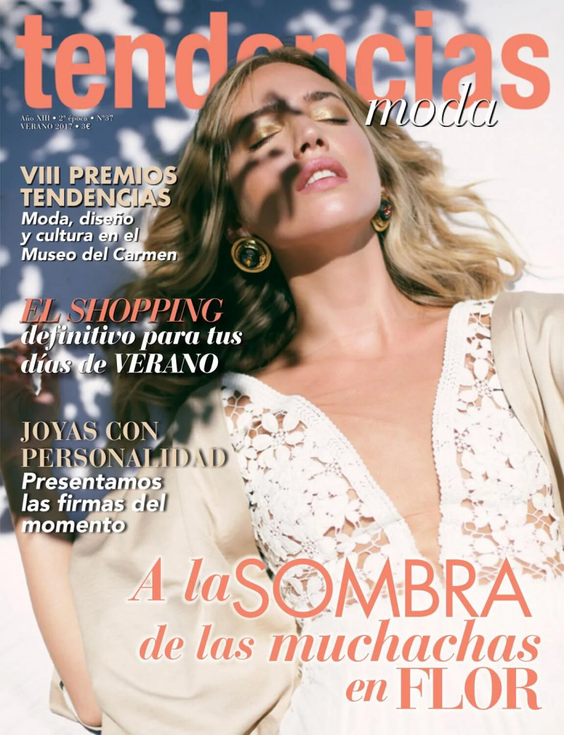  featured on the Tendencias Moda cover from June 2017