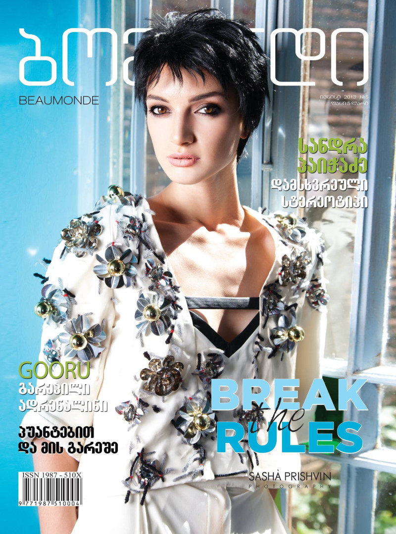  featured on the Beaumonde Georgia cover from June 2013