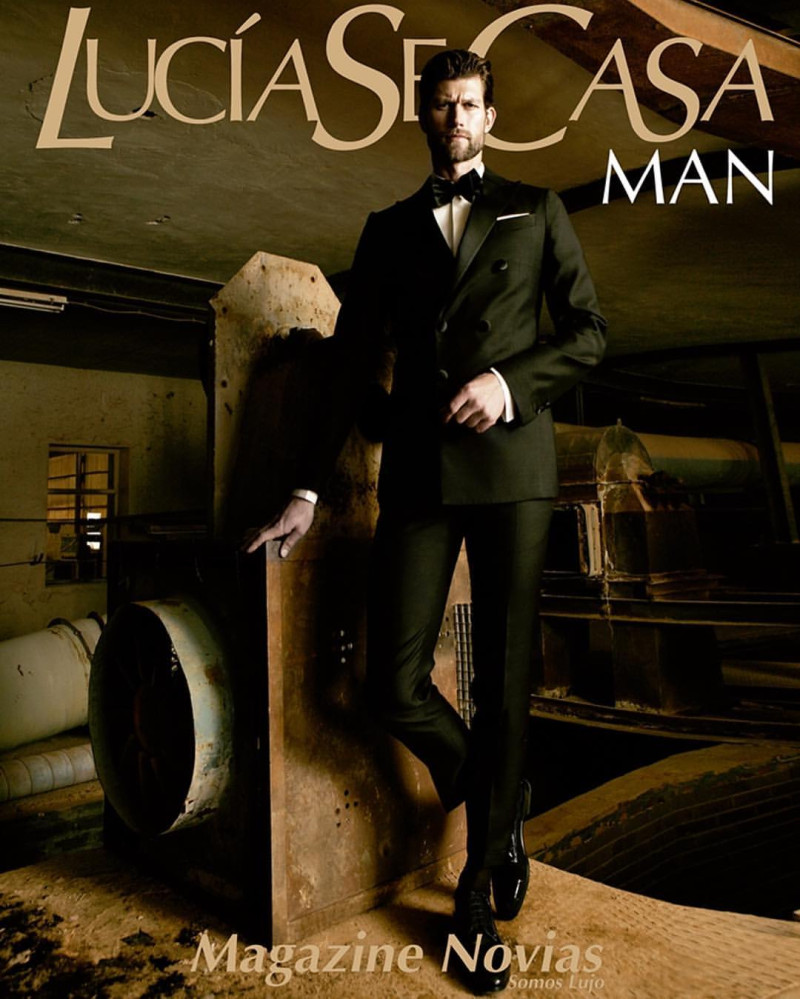 Jan Trojan featured on the LucíaSeCasa Man cover from October 2016