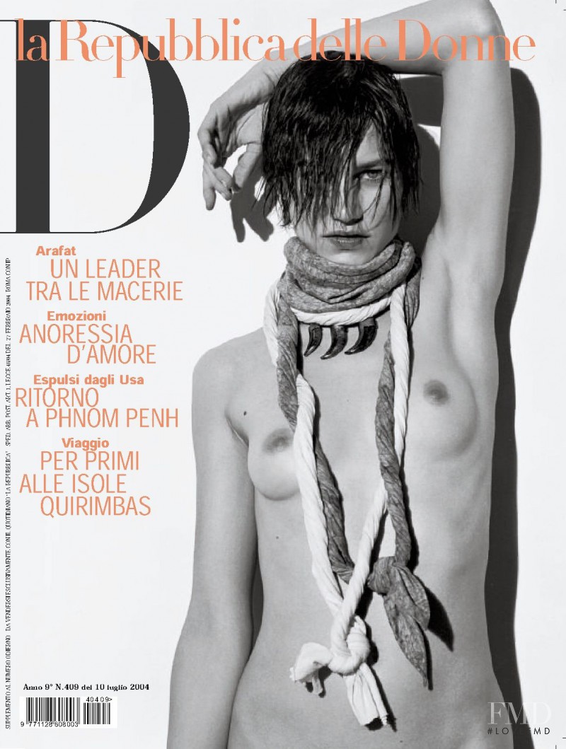 Delfine Bafort featured on the La Repubblica delle Donne cover from July 2004