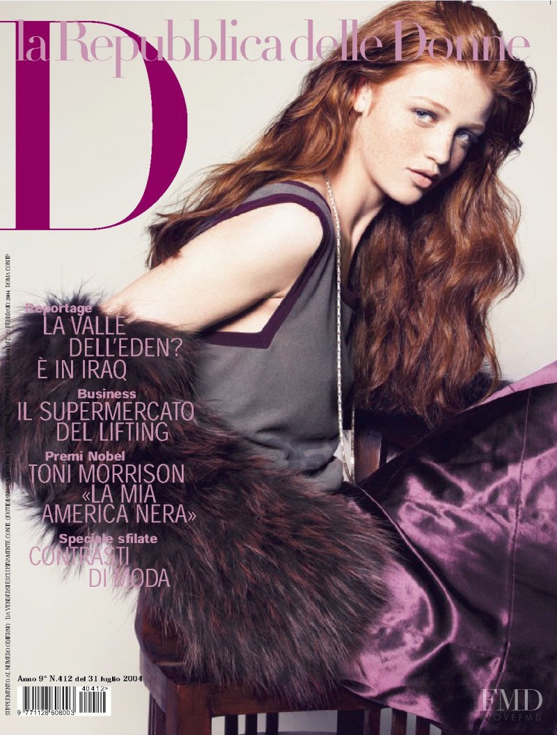 Cintia Dicker featured on the La Repubblica delle Donne cover from July 2004