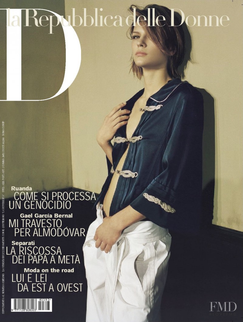  featured on the La Repubblica delle Donne cover from March 2004