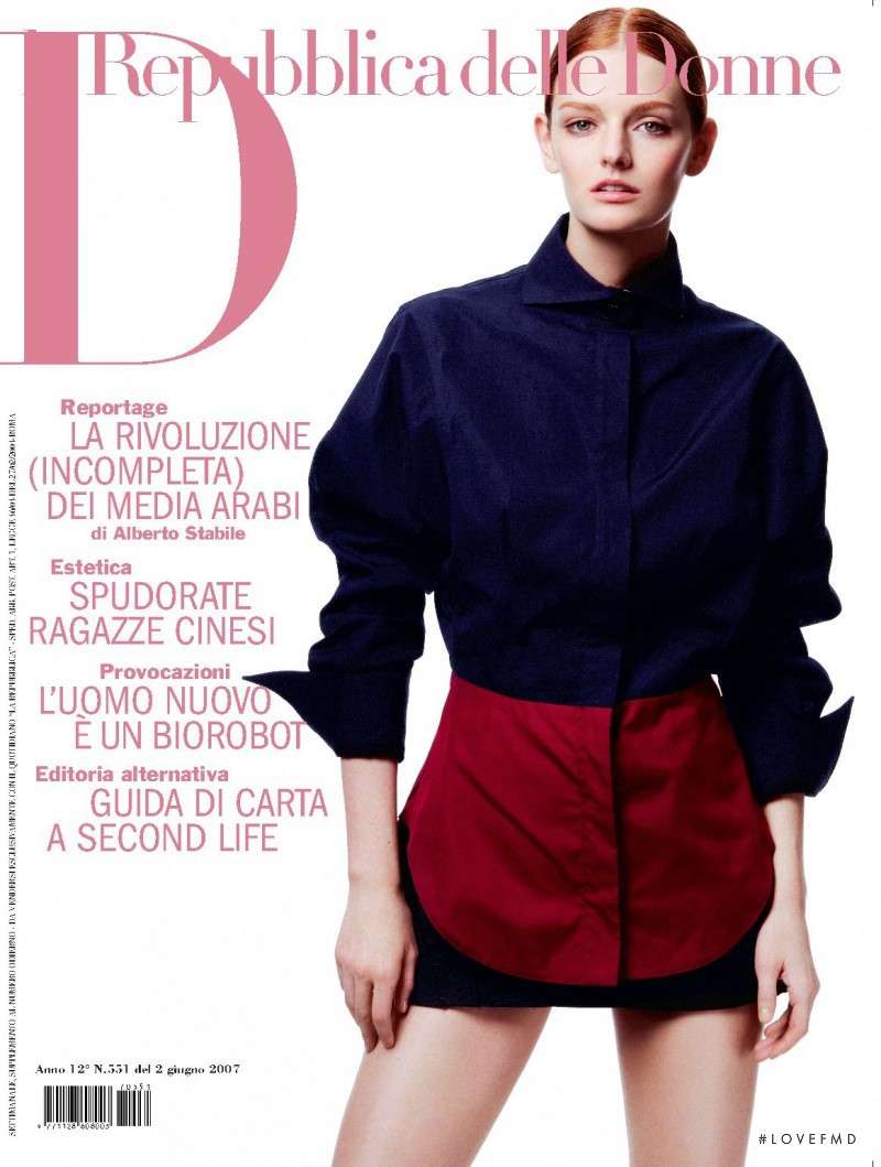 Lydia Hearst featured on the La Repubblica delle Donne cover from June 2007